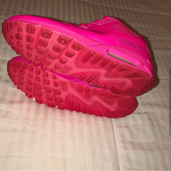 Nike id womens sneaker in good condition and gorgeous pink color. - Picture 7 of 7